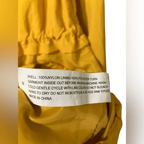 1 Sunset Lane Yellow Jacket Size M Rain Classic Hood Windbreaker - Picture 5 of 5